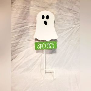 Spooky ghost yard decoration